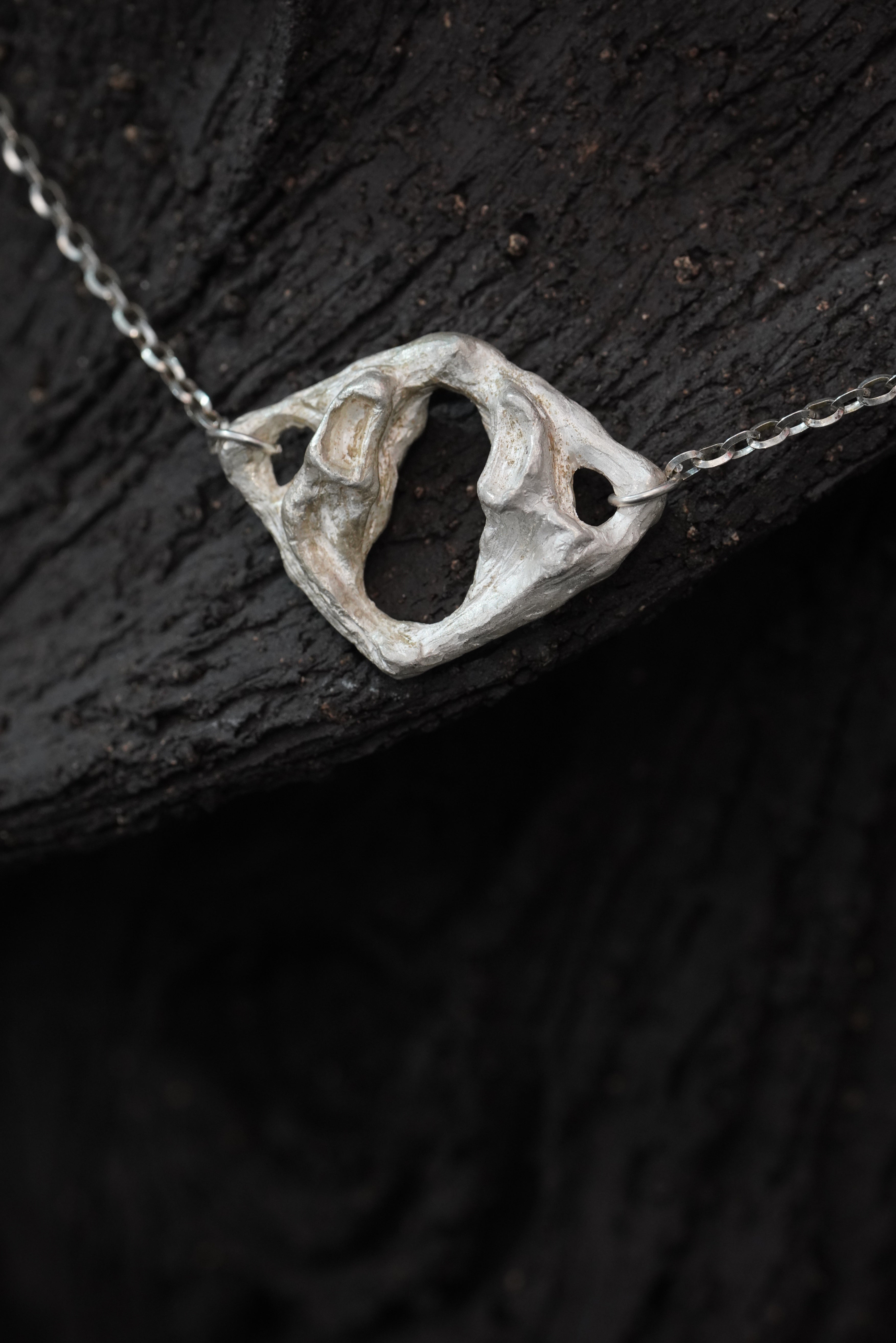 Collier SPINE